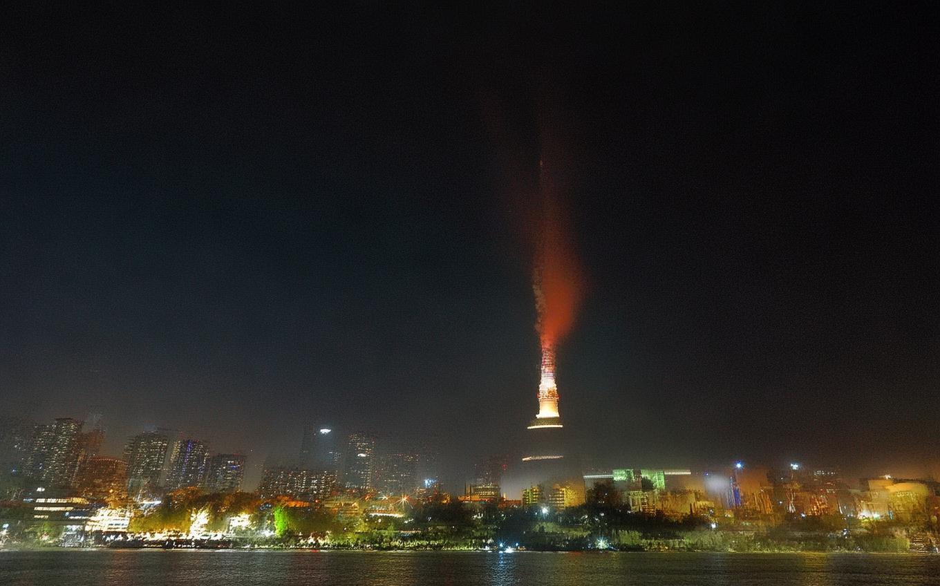 Analysis of a Classic Chinese Poem: 小桃红·杂咏